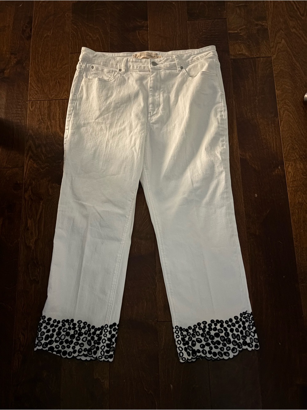 Soft Surroundings White Crop Jeans with Black Eyelet trim